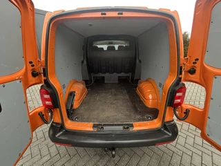 Volkswagen Transporter 2019 - 2.0 TDI 102 PK TRENDLINE / L2H1 / 1e EIG. / DUBBEL CABINE / TREKHAAK / AIRCO / CRUISE obrazek 8