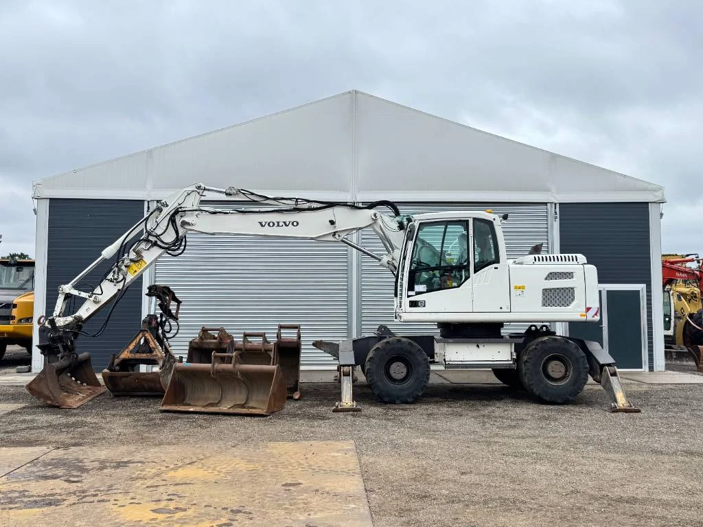 Volvo 2013 - EW160D - 3 Buckets + 1 Grappler! / Triple Boom afbeelding 1