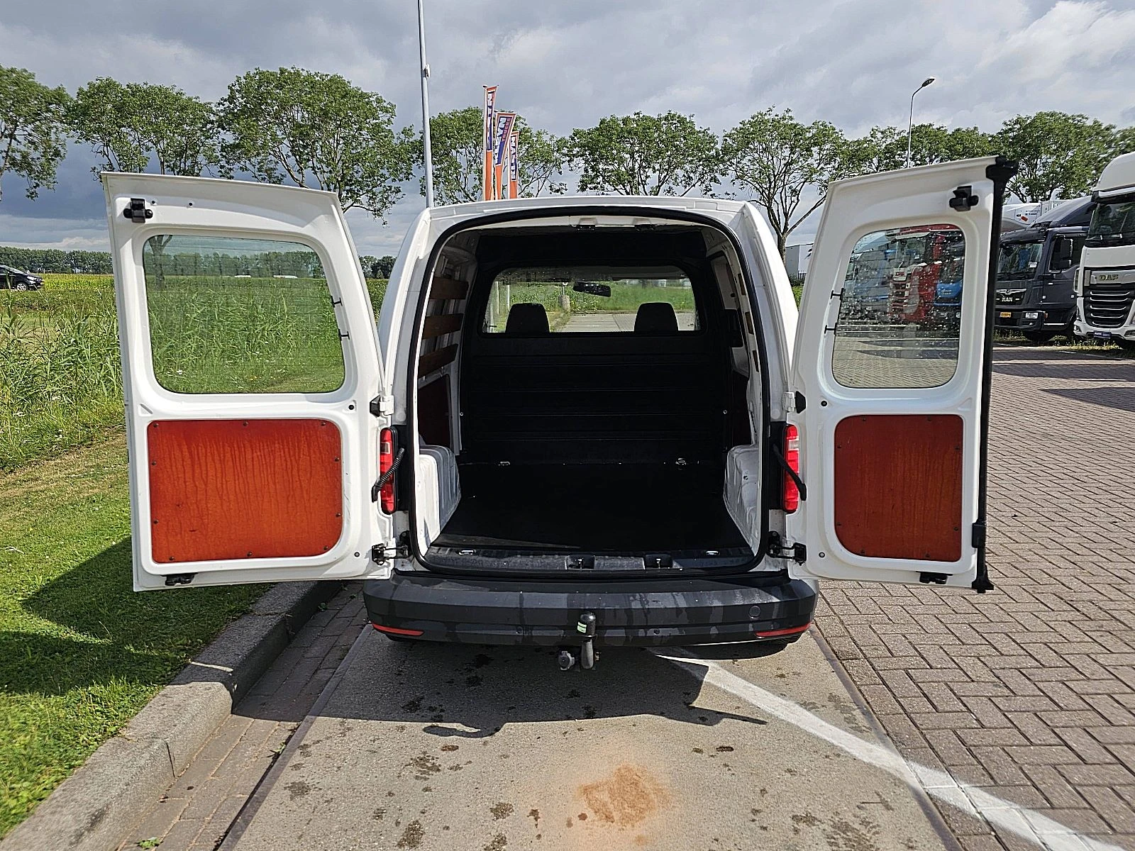 Volkswagen Caddy 2019 - 2.0 изображение 11