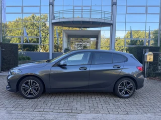 BMW 1 Serie 2020 - 118i Executive Edition aut 158000 km N.A.P afbeelding 2 miniatuur
