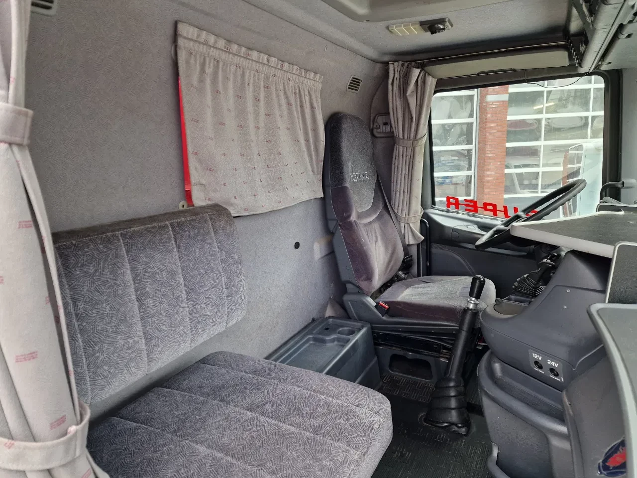 Scania T 2004 - T124-470 6x2 - Tipper - Manual gearbox - Full steel - Robson Drive - New Engine - Torpedo/Hauber immagine 24