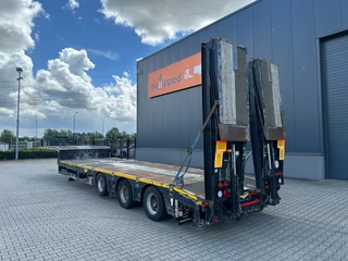 Broshuis N/A 2015 - 3ABSD Lowloader 3-axle / GVW: 53.000kg / Neck: 23.000kg / hydraulic steering + ramps + loading table / 4.60m extendable / winch / liftaxle immagine 6