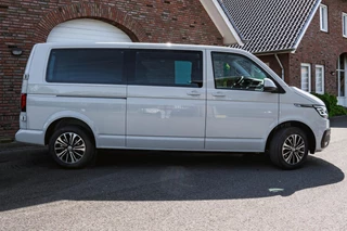 Volkswagen Caravelle 2024 - 2.0 TDI L2H1 150PK DSG DUB/CAB afbeelding 2 miniatuur