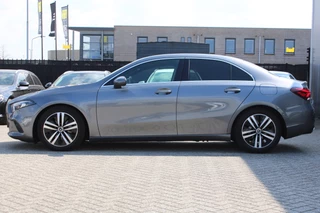 Mercedes-Benz A-Class 2021 - 180 AUT7 Luxury Line LEDER SFEER WIDESCREEN CAMERA image 11