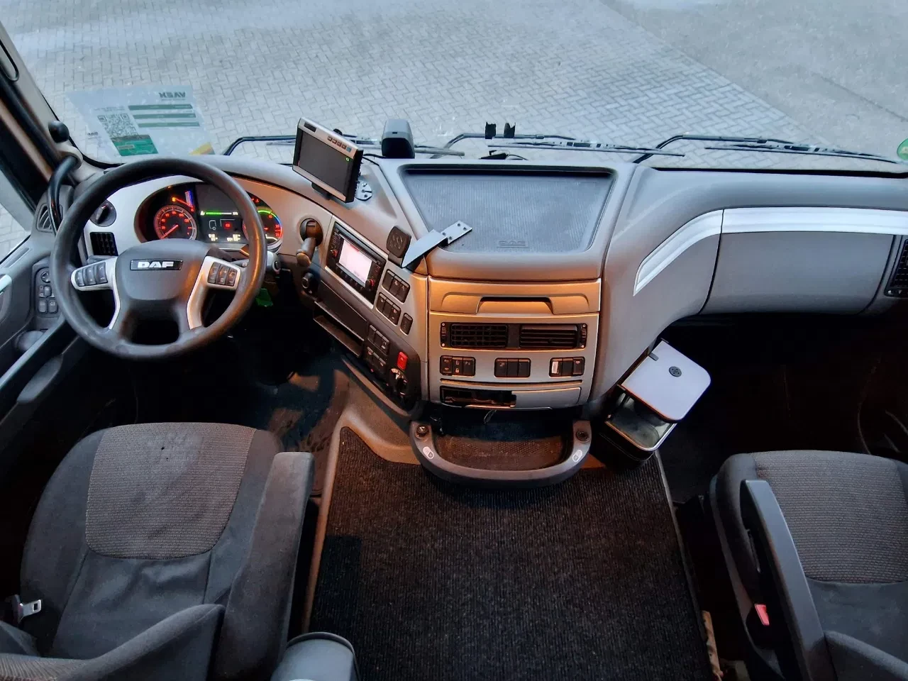 DAF XF 2014 - 460 SuperSpaceCab 4x2 - Full air - Night Clima - TV -Microwave - Full spoiler - Navi zdjęcie 11