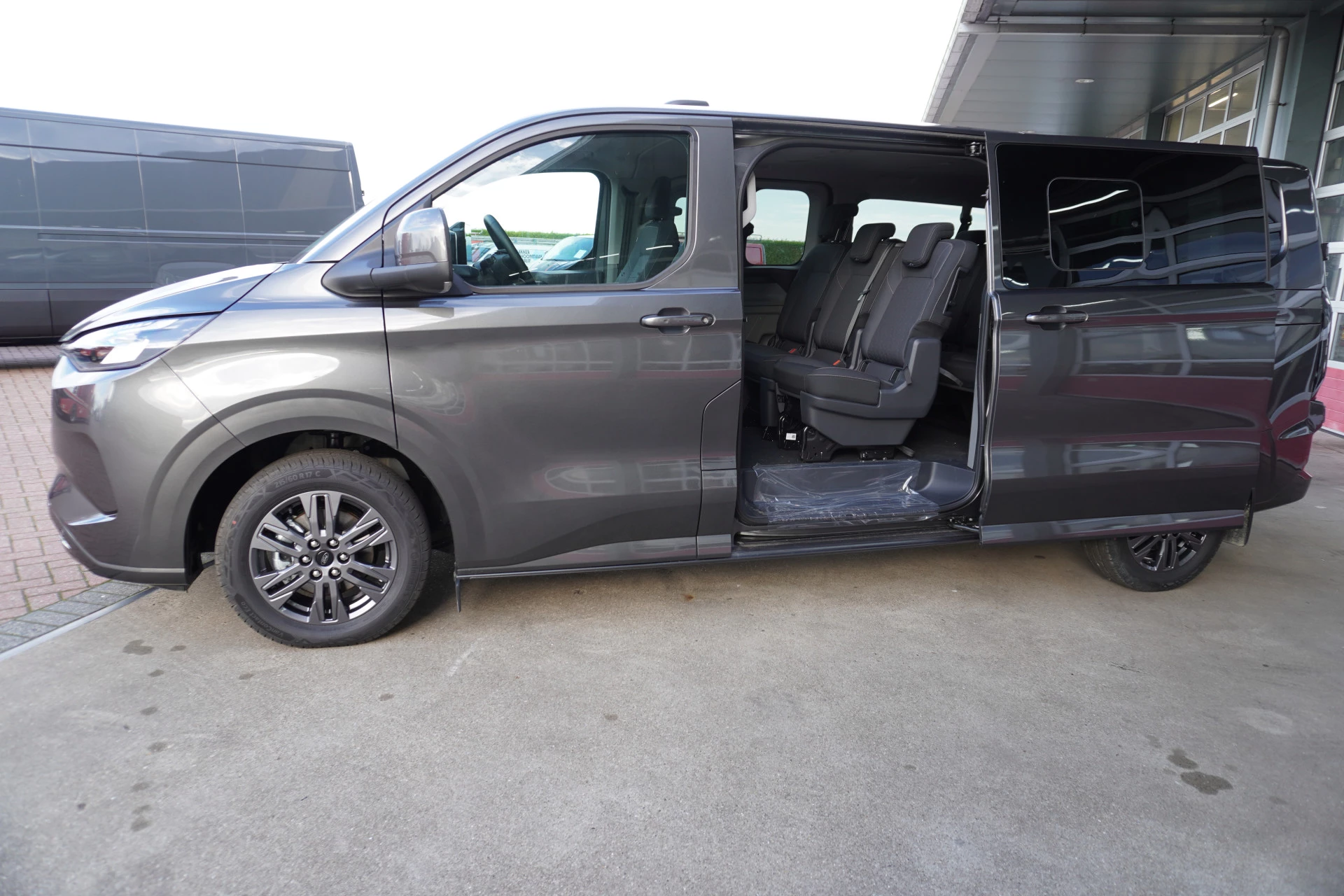 Ford Transit Custom 2025 - 320L 2.5 PHEV 233PK L2H1 Limited 8 Persoons PHEV Automaat imagen 10