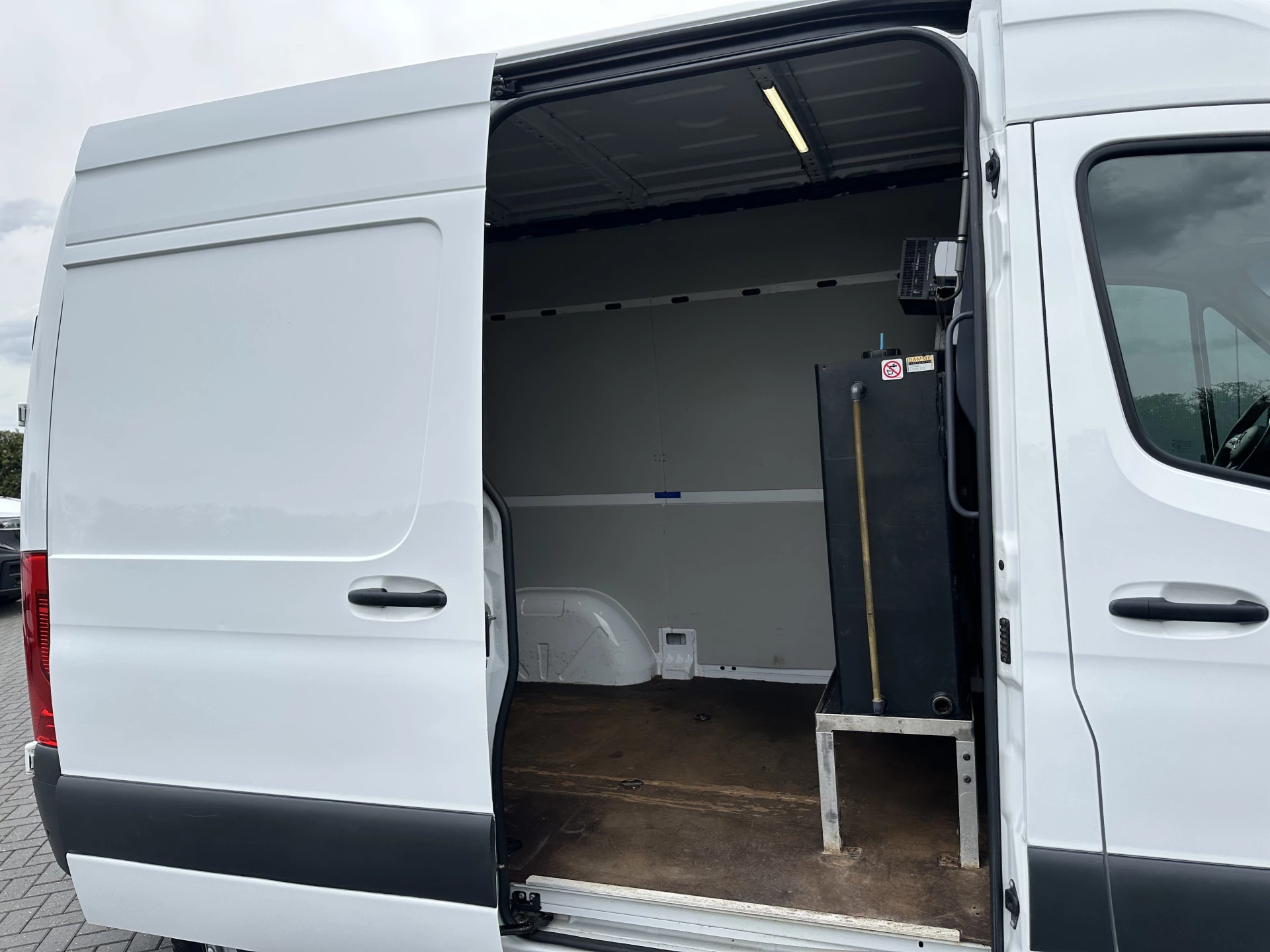 Mercedes-Benz Sprinter 2020 - 314 CDI 143 PK AUTOMAAT / L1H2 / 1e EIGENAAR / CAMERA / GEVEERDE STOEL / BLIND SPOT / CRUISE / AIRCO obrázek 9