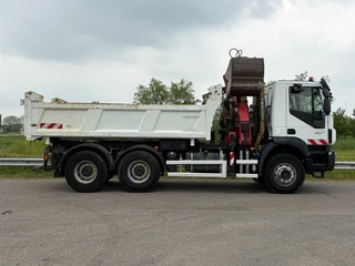 Iveco Trakker 2018 - 360 6x4 Tipper with HMF 1643Z2 Crane image 36
