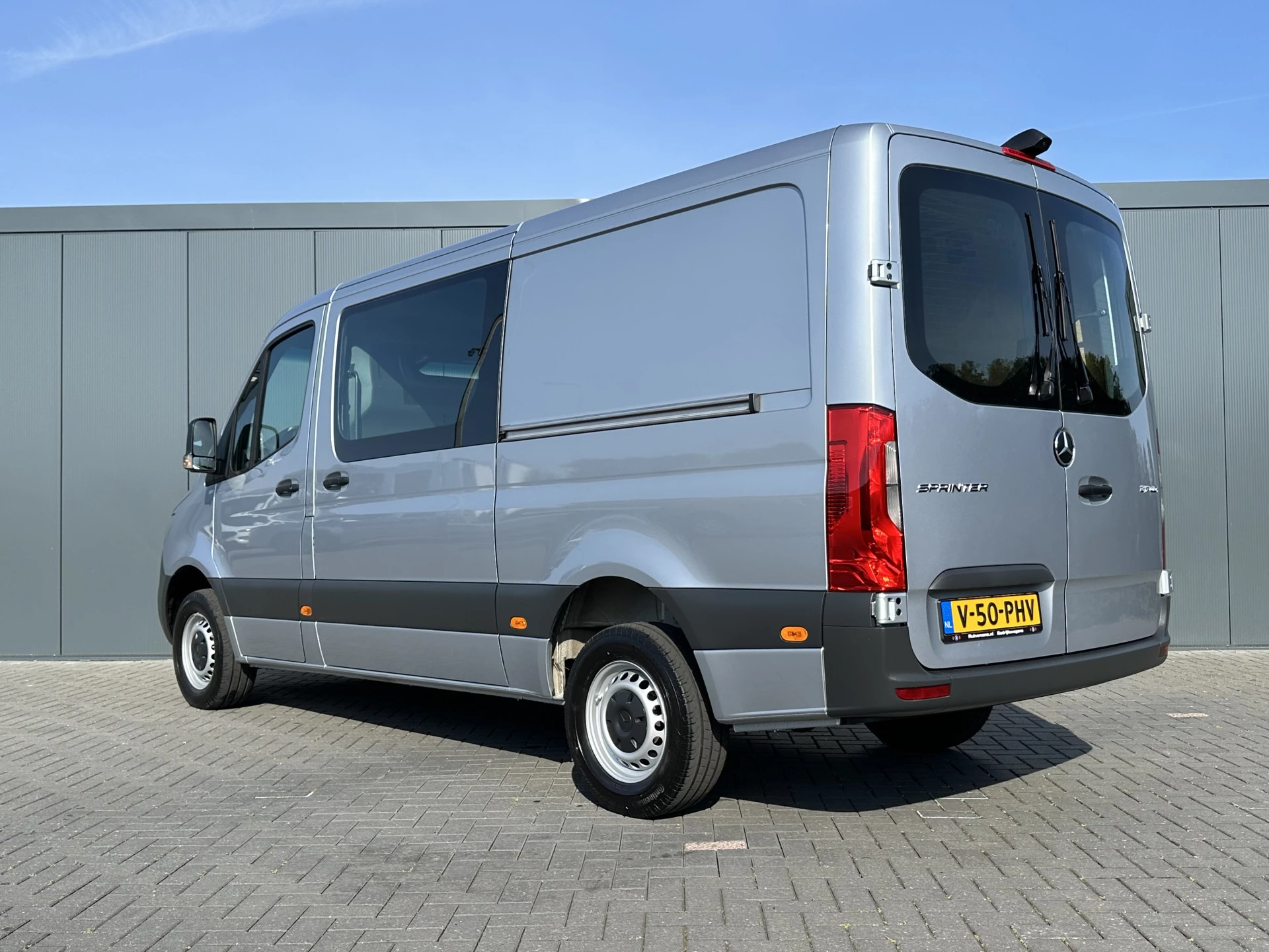 Mercedes-Benz Sprinter 2024 - 317 CDI 9G-TRONIC / L2H1 / RWD / 3.500 KG AHG / 2x SCHUIFDEUR / CAMERA / CRUISE / BLIND SPOT / CARPLAY obrázek 3