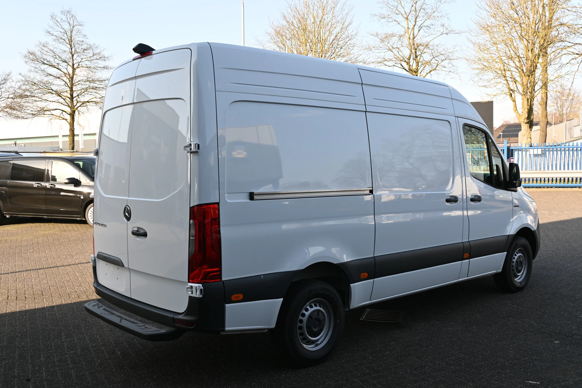 Mercedes-Benz eSprinter 2025 - 314 RWD L2H2 Pro 81kWh obrázek 3