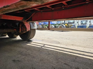 Renders ROC 12.27 | 3 AXLE FLATBED | HARWOODEN FLOOR | TWISTLOCKS 40 FT. |MB DISC 2002 - N/A obrazek 15