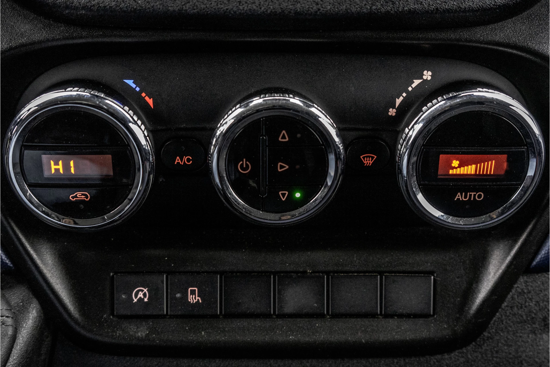 Iveco Daily 2021 - **35S14V 2.3 L2H2 | Automaat | Euro 6 | Cruise | Climate | 3500 KG Trekgewicht | Trekhaak** image 18