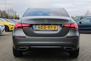 Mercedes-Benz A-Class 2020 - 250e AUT8 Premium LEDER CARPLAY WIDESCREEN SFEER CAMERA изображение 7