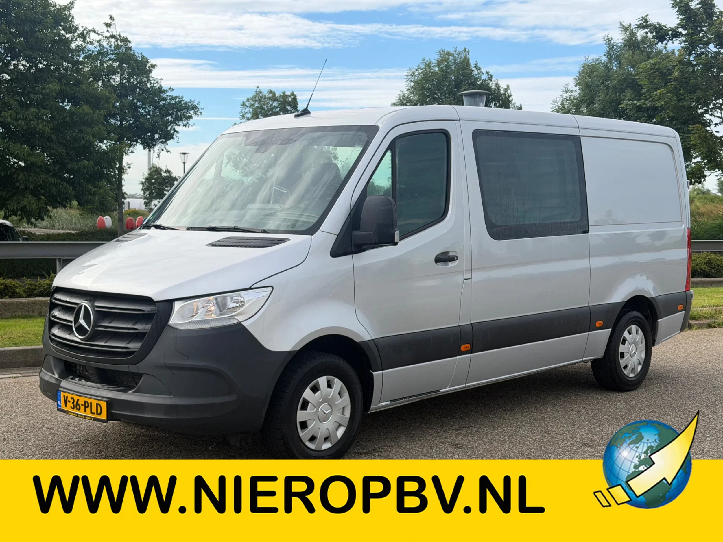 Mercedes-Benz Sprinter 2023 - 319CDI L2H1 Dubbelcabine Automaat Airco 3500KG Trekhaak image 1