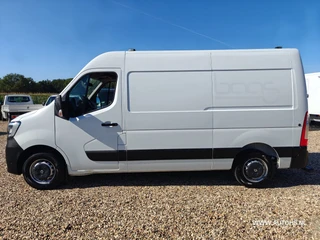 Renault Master 2020 - T35 2.3 dCi 135 L2H2 ,+ werkplaats inrichting , Euro 6 , 1e Eig , 140 PK , Apk 8- 2027 , Camera , leuke bus. afbeelding 2 miniatuur