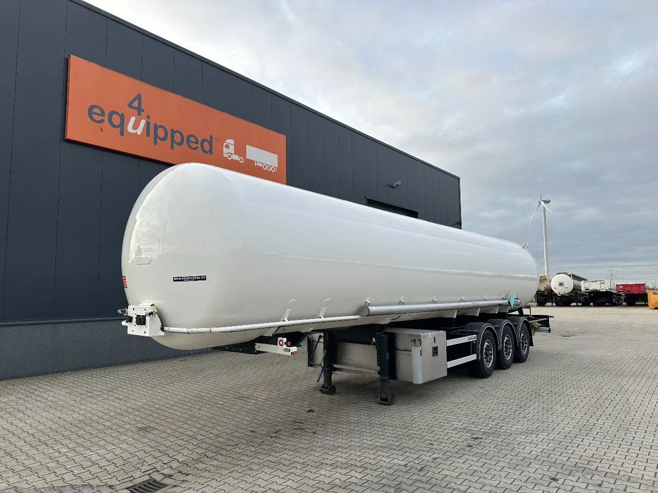 FLUID - LPG GAS TANKTRAILER / 50.100L / P28BH / Propane / Butan / ADR / DP: 02/31 image 1