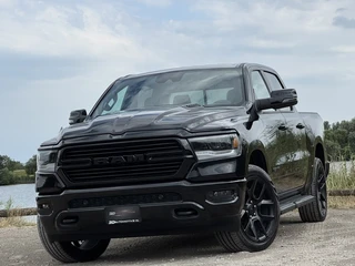 Dodge Ram 1500 2024 - LARAMIE NIGHT 5.7L V8, 1E EIG, LAGE BIJTELLING, DIGITAL CLUSTER, BLIS, H&K, CARVEN EXHAUST, 12 INCH SCREEN, 22 INCH te koop