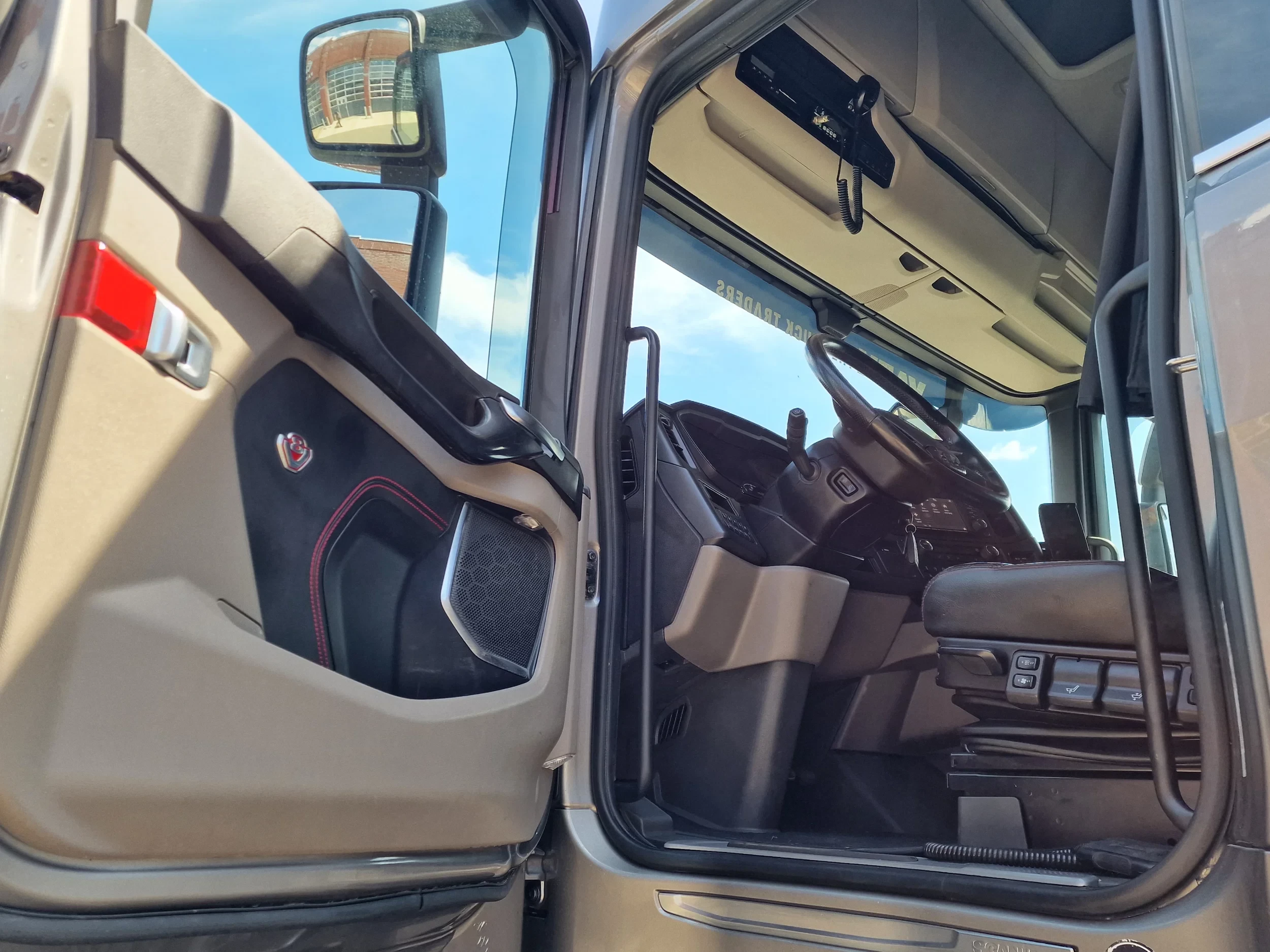 Scania S 2023 - 660S V8 NGS Highline 6x2 - Retarder - Full air - Leather - Led - Alloy wheels obrázek 9