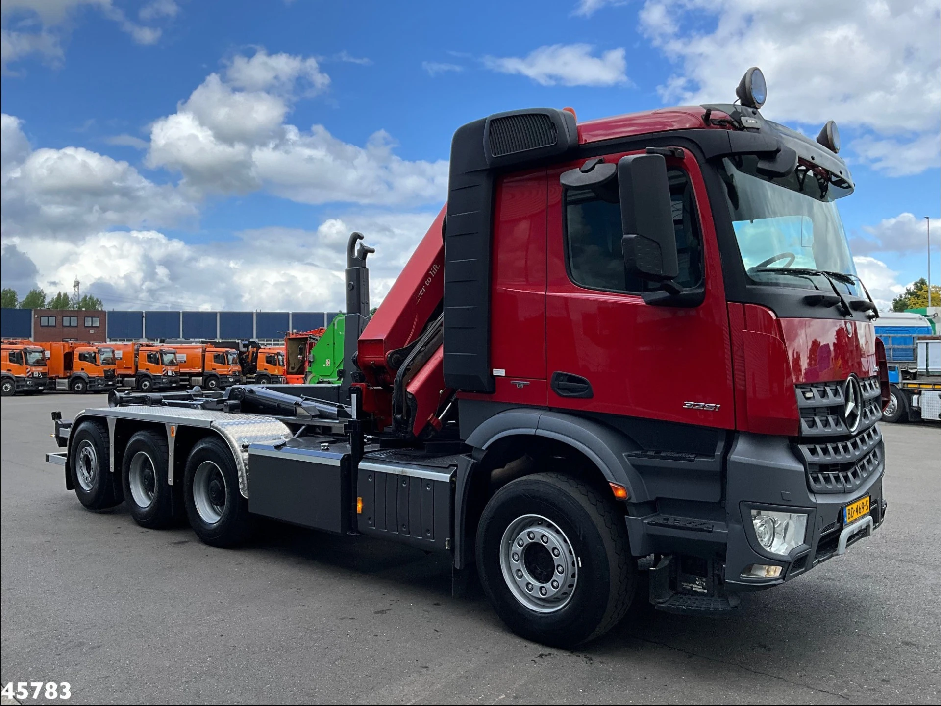 Mercedes-Benz Arocs 3251 8x4 Euro 6 HMF 26 Tonmeter laadkraan 2016 afbeelding 3