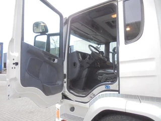 Scania P 2016 - P370 8X2 HAAK + KRAAN NL TRUCK LOW KM immagine 8