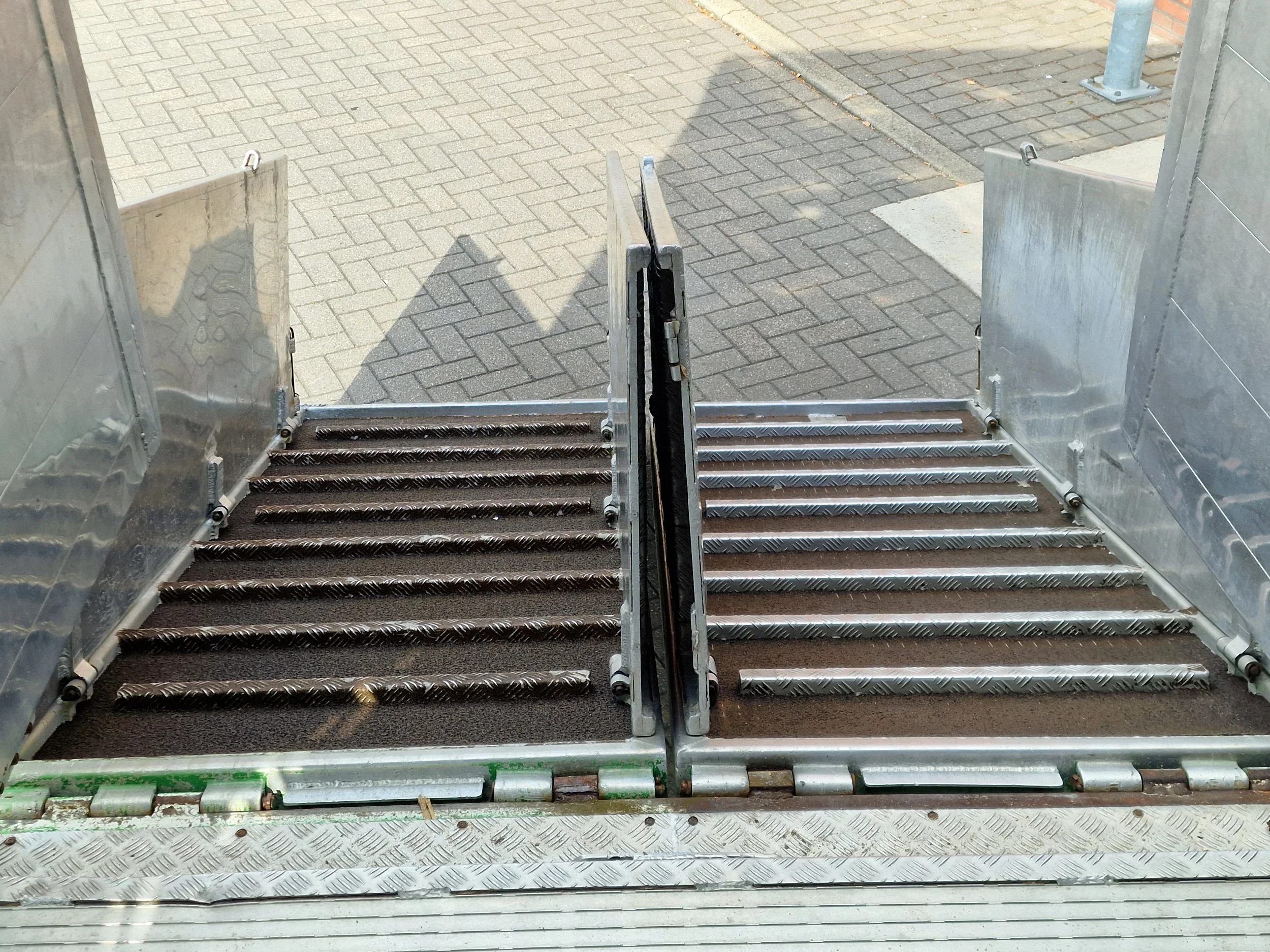 Scania G 2002 - 114G - 8X4 - 3 deck - double ramp - steel / air afbeelding 37