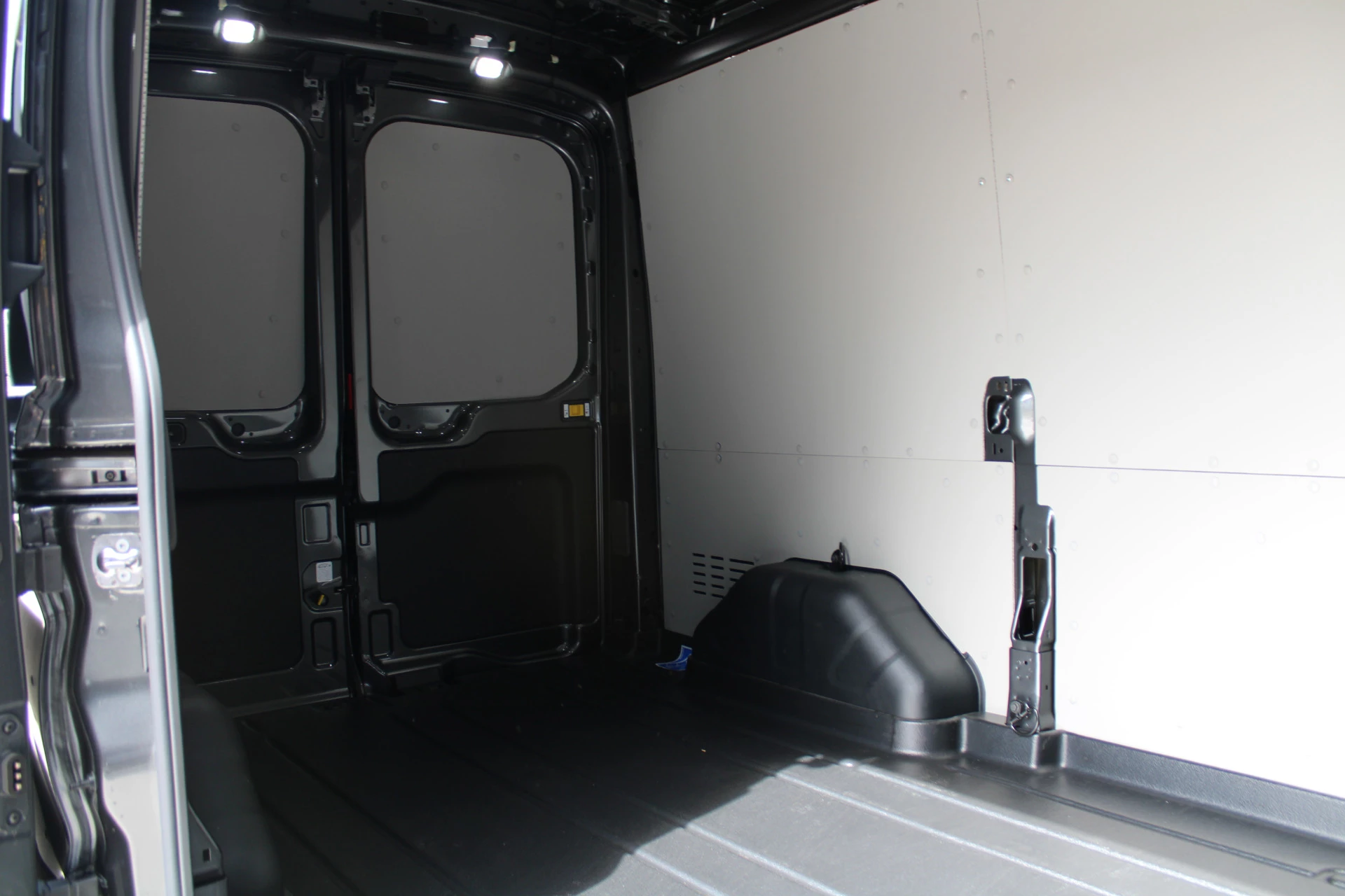 Ford Transit 2024 - 350 2.0 TDCI L2H2 Trend 165pk - Facelift - Adaptive Cruise - Navigatie - Blind Spot - 360 Camera - Stoel - Stuurverwarming - Rijklaar obrázek 9