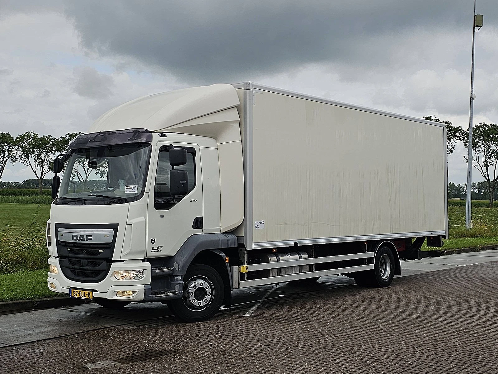 DAF 2017 - LF 210 afbeelding 2