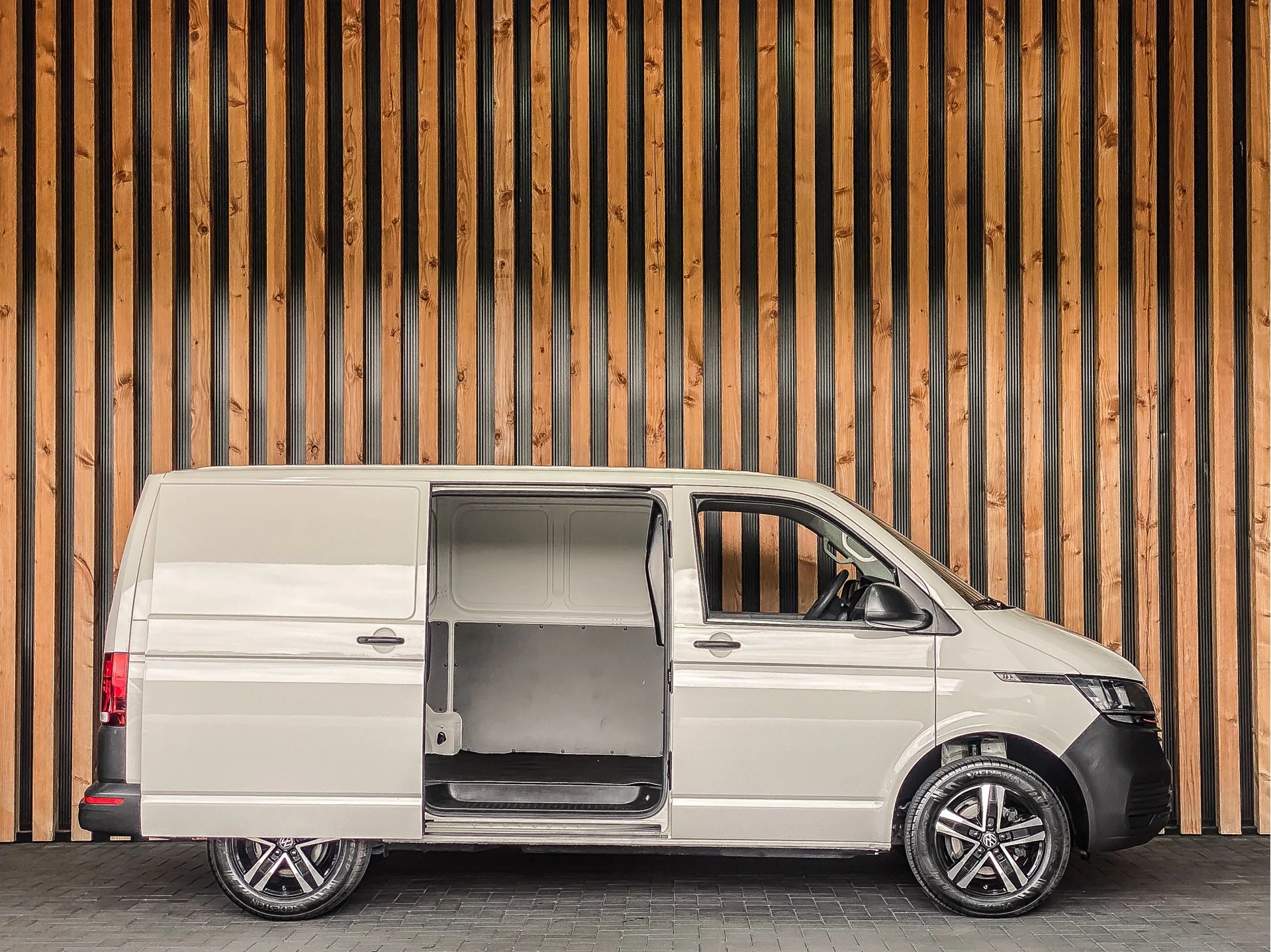 Volkswagen Transporter 2020 - 2.0 TDI 110PK Bestelwagen L1H1 afbeelding 4