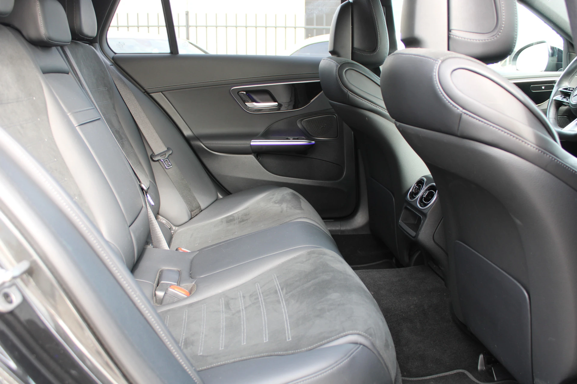 Mercedes-Benz C-Klasse 2023 - Estate 300e AMG Line NIGHT PAKKET DISTRONIC SFEER CARPLAY CAMERA MULTIBEAM 19'' afbeelding 16