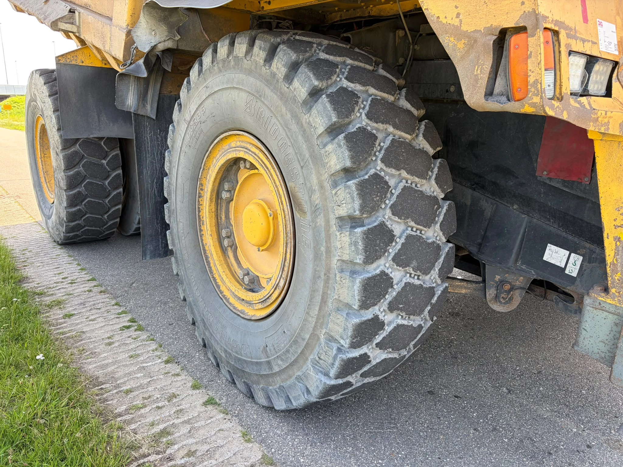 Komatsu HD605-7 2005 afbeelding 17