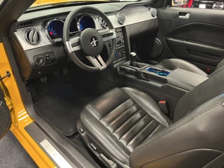 Ford Mustang 2009 - Coupe 4.6i V8 GT Premium 45th Anniversary Edition obrazek 2