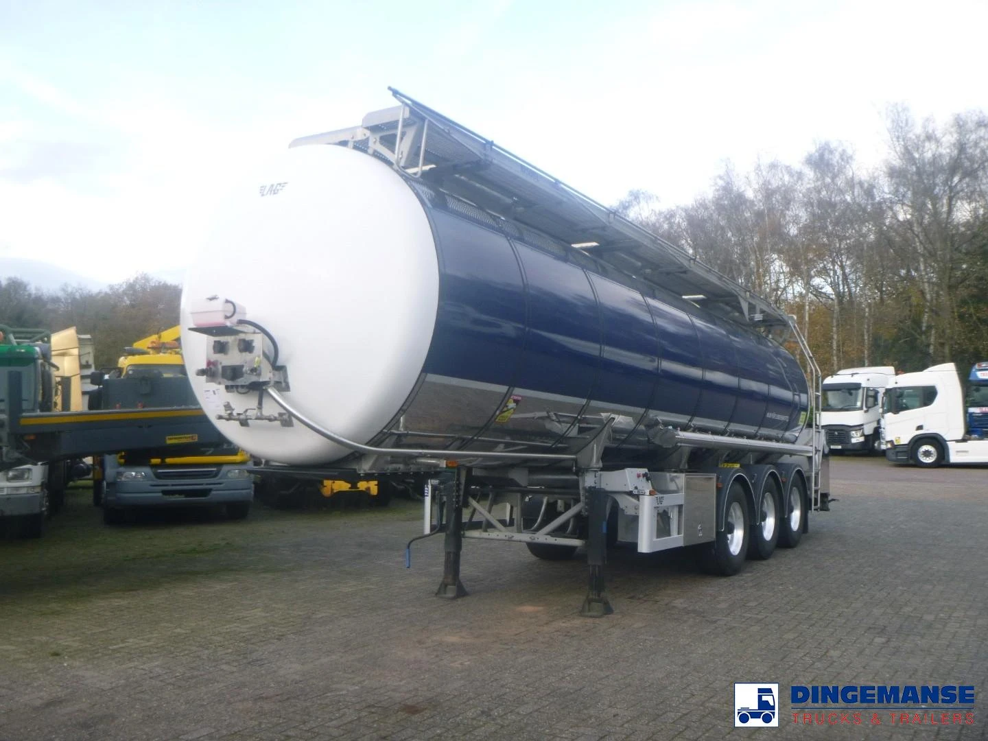 LAG Food tank inox 32m3 / 3 comp + pump + steam heating + webasto 2022 obrázek 1