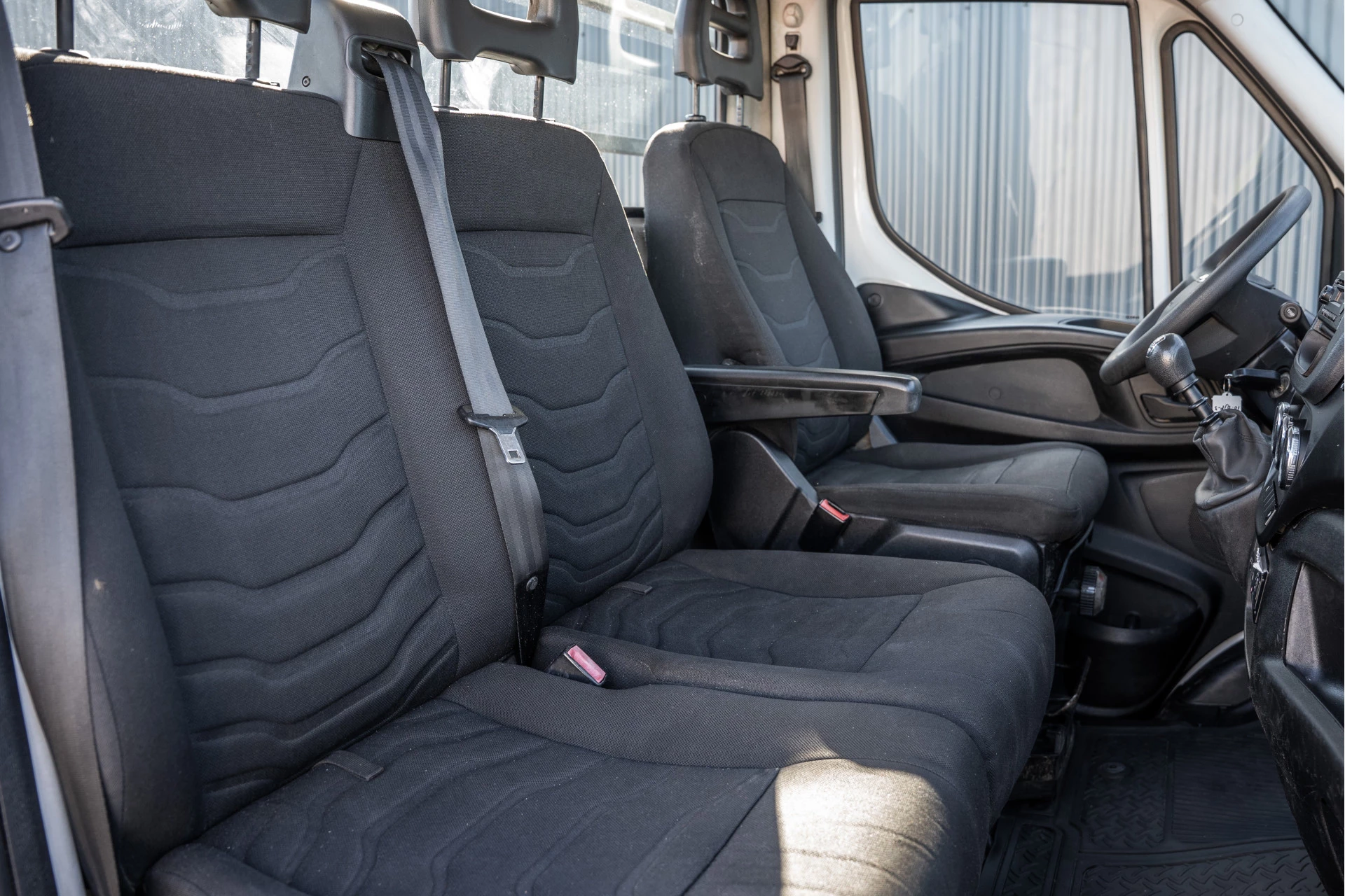 Iveco Daily 2015 - 50C15 3.0L | Open Laadbak | Kraan | Euro 6 | 1ste Eigenaar| 146 PK | 3-Zits image 14
