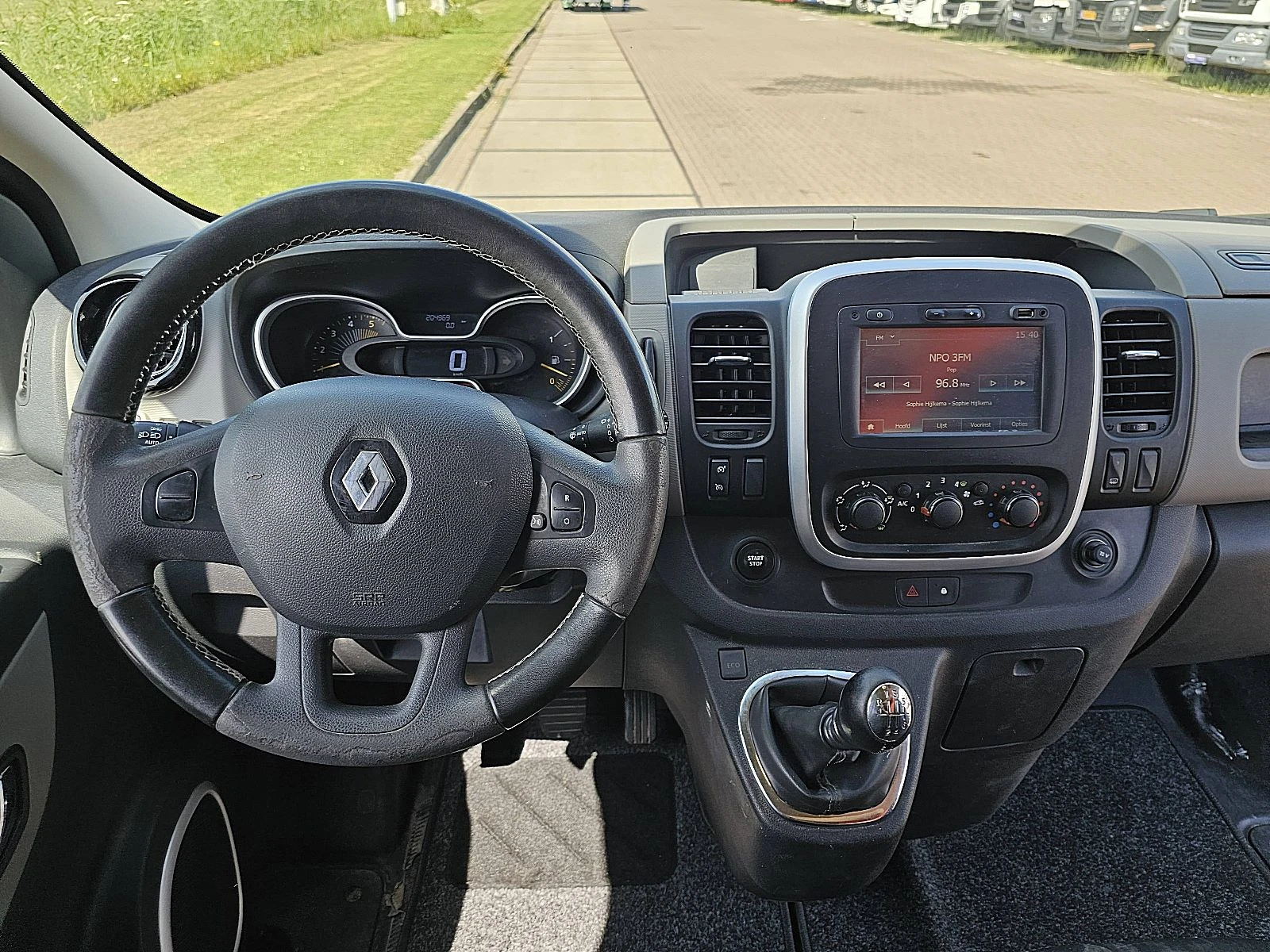 Renault Trafic 2016 Bild 8