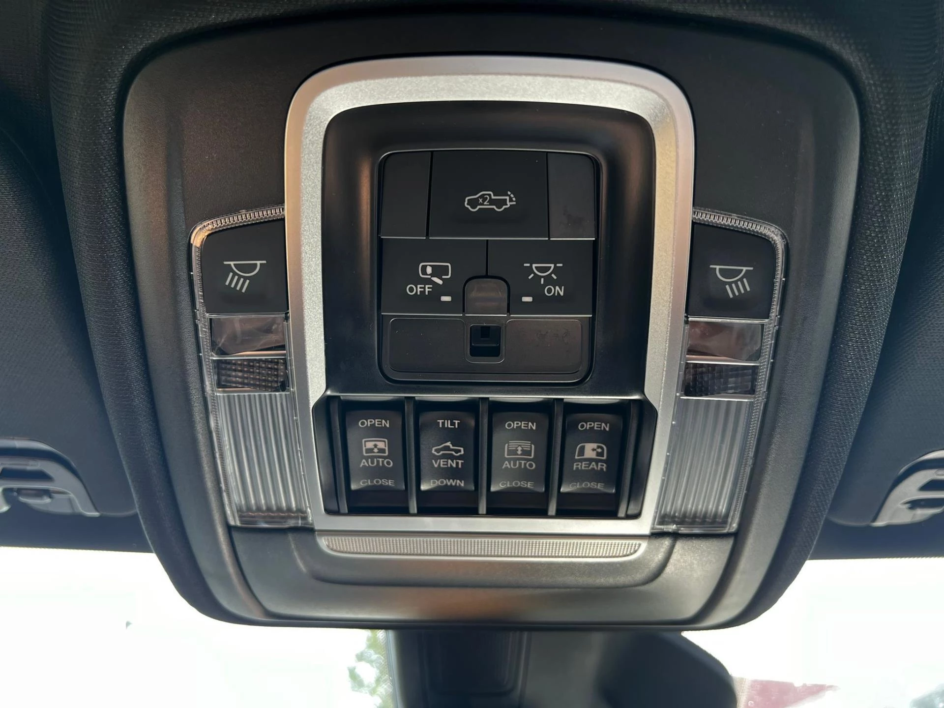 Dodge Ram 1500 2024 - 2025 Laramie Sport Twin Turbo nu in de showroom ! afbeelding 15