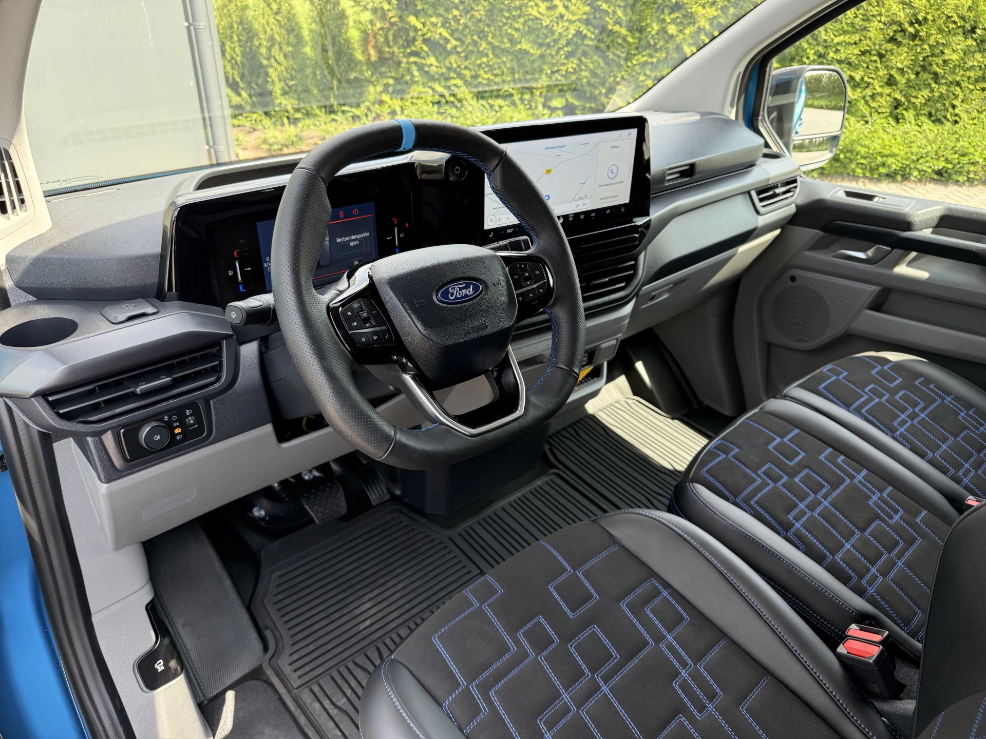 Ford E-Transit Custom 2025 - MS-RT 285 PK FULL ELECTRIC SPORT / L1H1 / DIGITAL AQUA BLUE METALLIC / REAR VIEUW / B&O SOUND SYSTEM / 19 INCH / LED / CAMERA obrázek 7