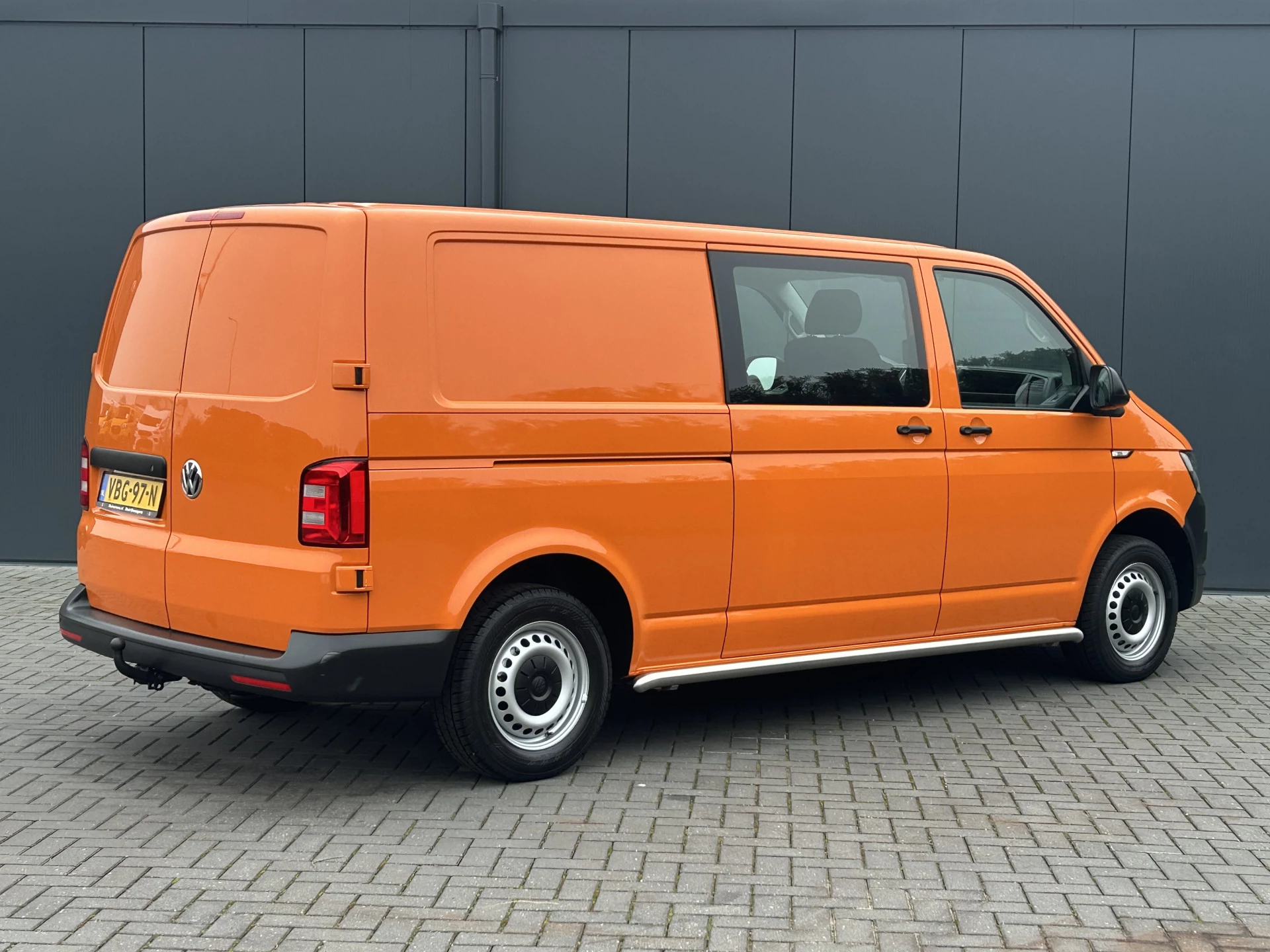 Volkswagen Transporter 2019 - 2.0 TDI 102 PK TRENDLINE / L2H1 / 1e EIG. / DUBBEL CABINE / TREKHAAK / AIRCO / CRUISE obrázek 3