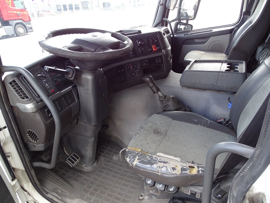 Volvo 2003 - FM-12 N.T. SL immagine 3
