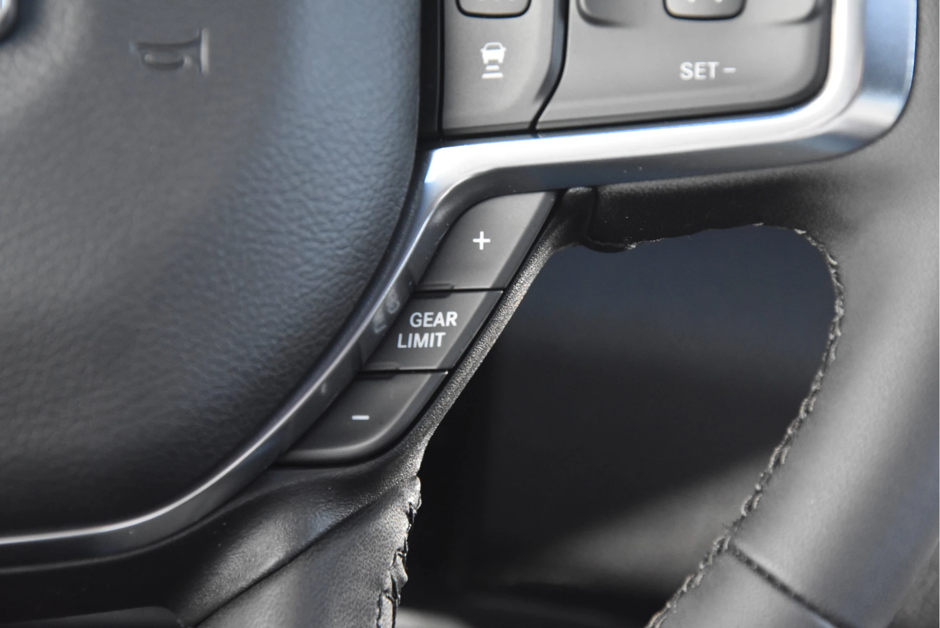 Dodge Ram 1500 2024 - 4x4 Crew Cab Laramie Black Hurricane ALL IN obrázek 7
