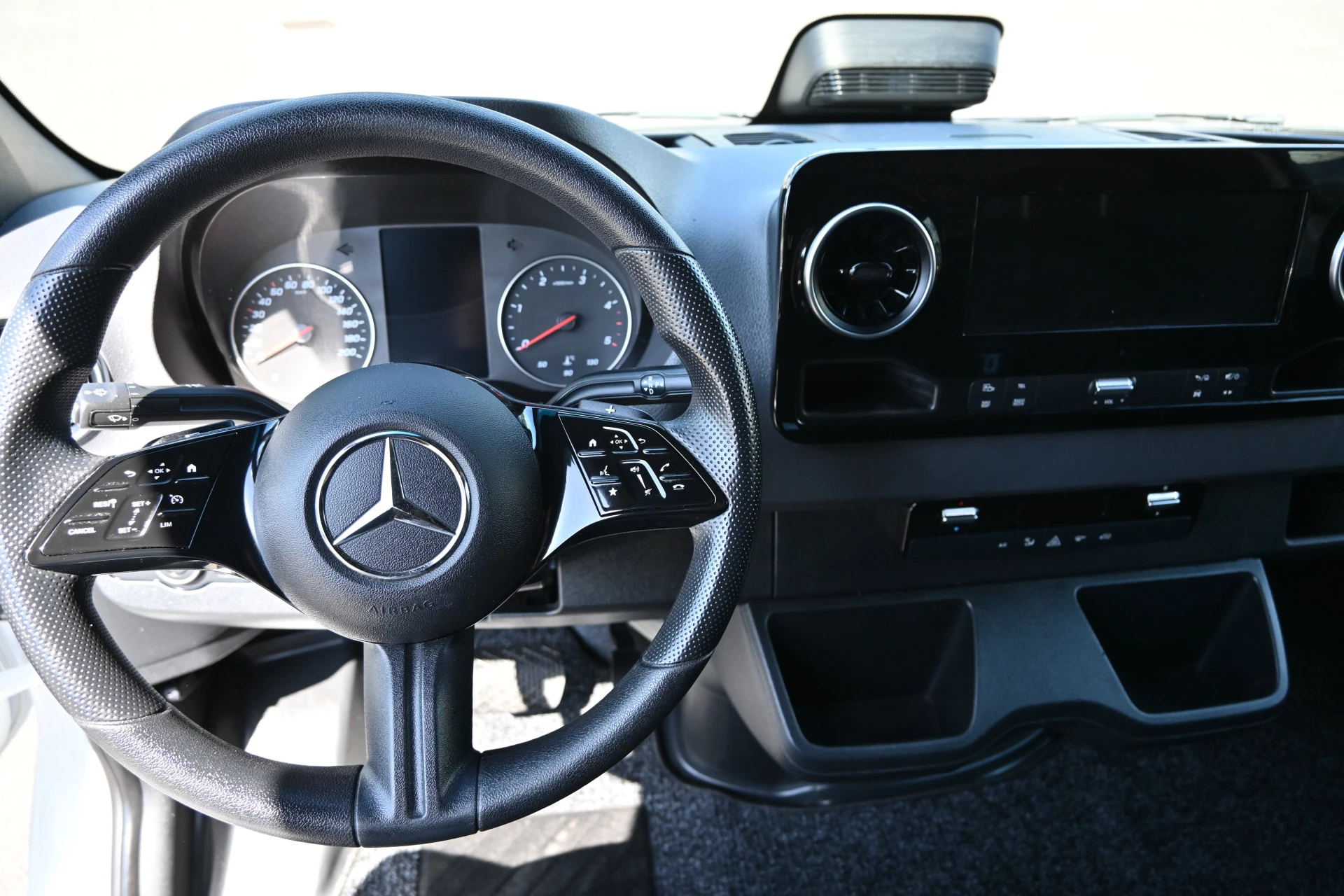 Mercedes-Benz Sprinter 2024 - 317 CDI L2H2 Pro obrázek 15
