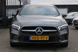 Mercedes-Benz A-Class 2020 - 250e AUT8 Premium LEDER CARPLAY WIDESCREEN SFEER CAMERA изображение 6