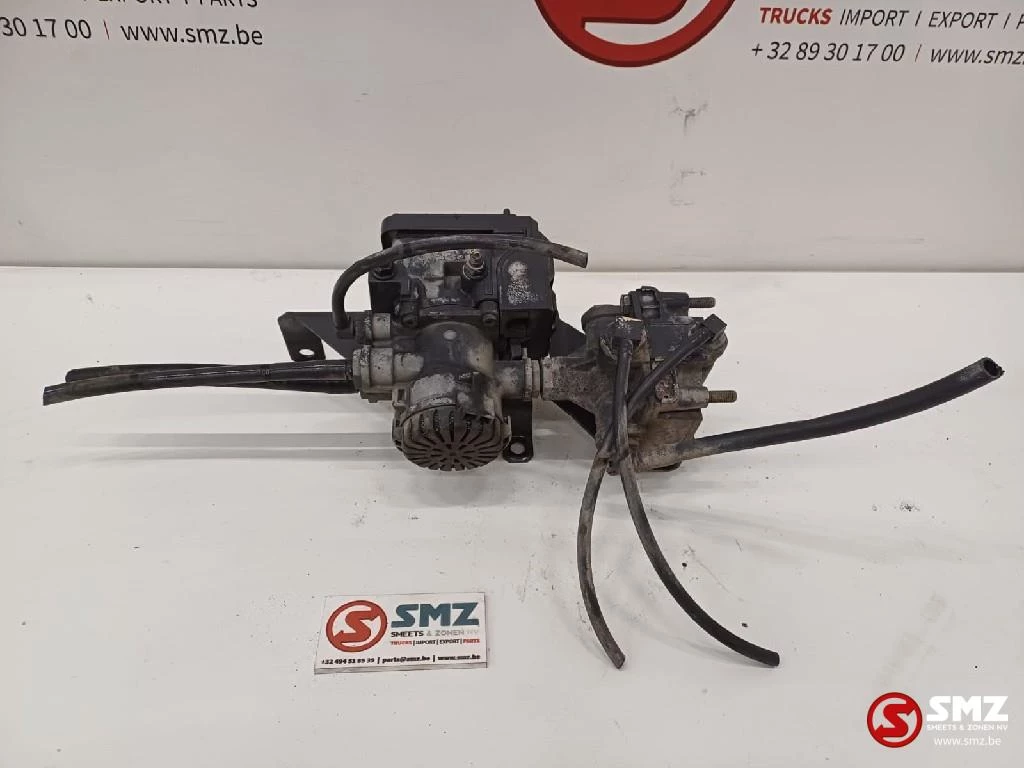 Mercedes-Benz 2016 - Occ EBS voorasmodulator + relaisklep Mercedes afbeelding 1