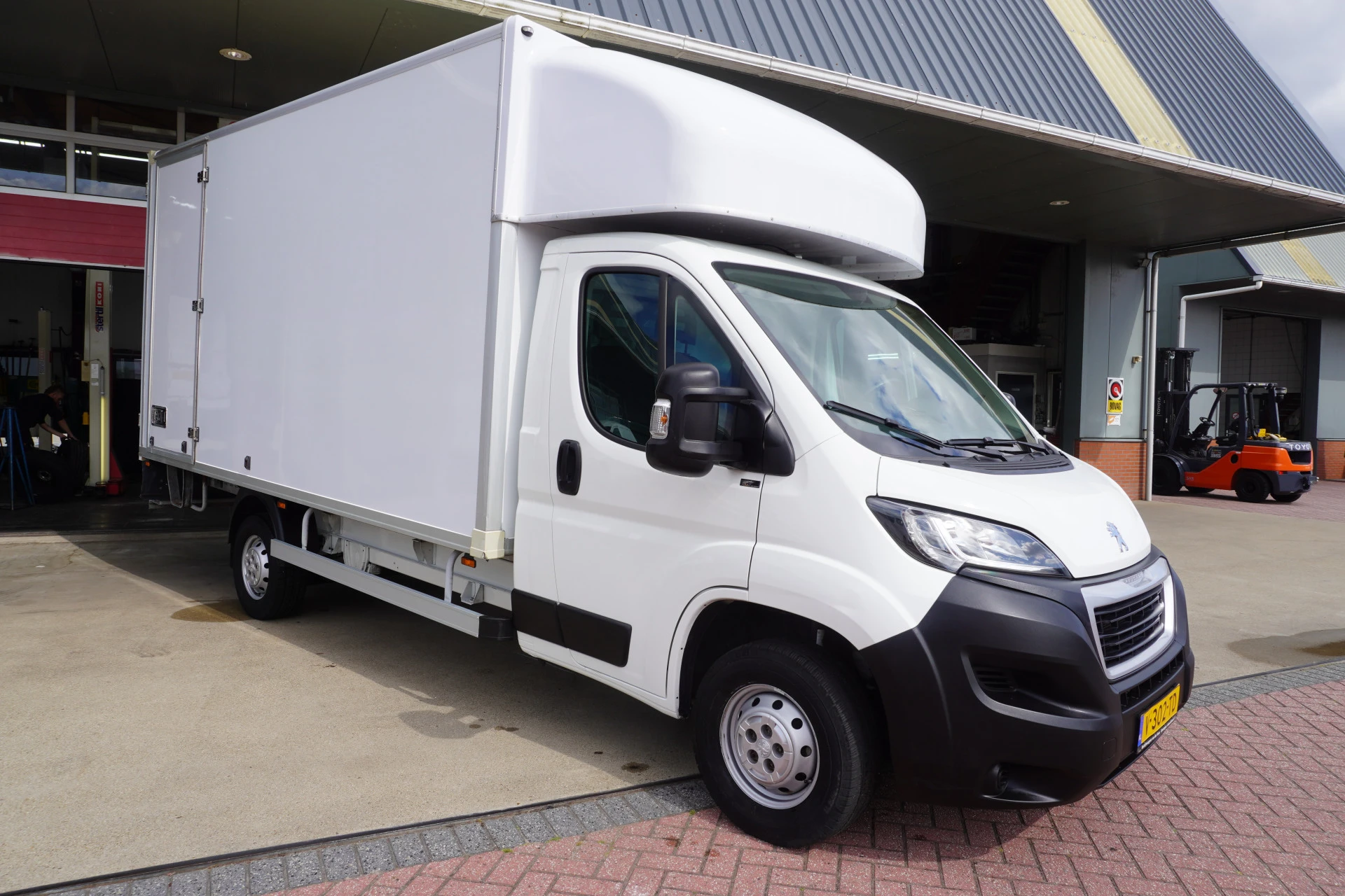 Peugeot Boxer 2018 - 335 2.0 BlueHDI 131PK L3 Pro Meubelbak изображение 1