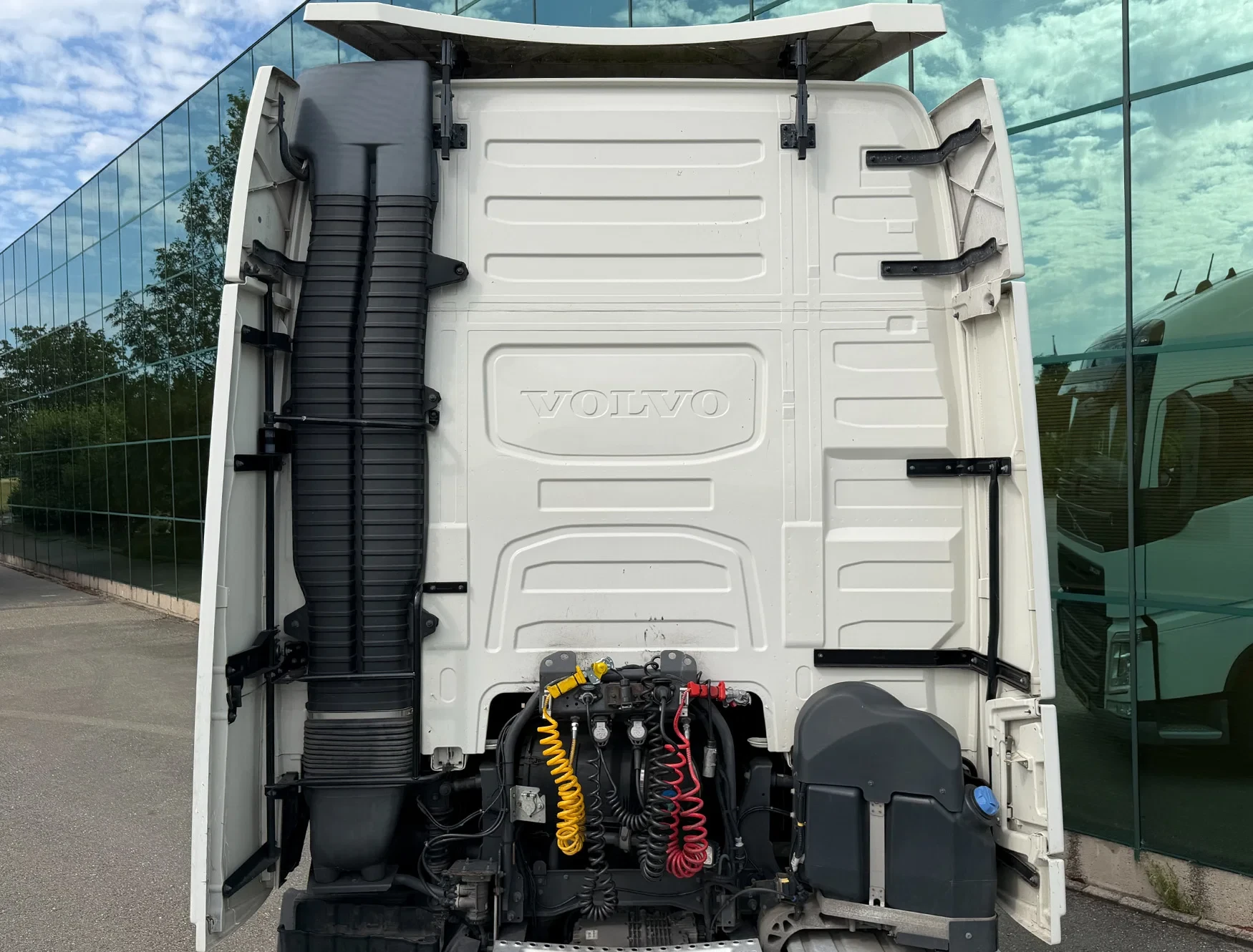 Volvo FH 2018 - 13.500 EURO 6 ONLY 712.000 KM 2X TANKS DAMAGED ON LEFT SIDE HOLLAND-TRUCK afbeelding 21