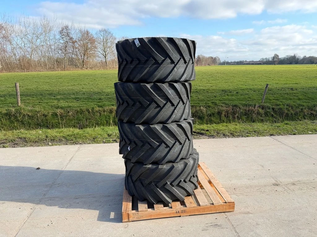 BKT 2026 - 420/55-17 afbeelding 1