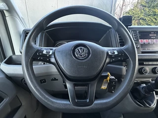 Volkswagen Crafter 2019 - 2.0 TDI 102 PK / PICK UP / 1e EIG. / TREKHAAK / AIRCO / OPEN LAADBAK / 2.500 KG AHG / 3-ZITS / APPLE CARPLAY image 11