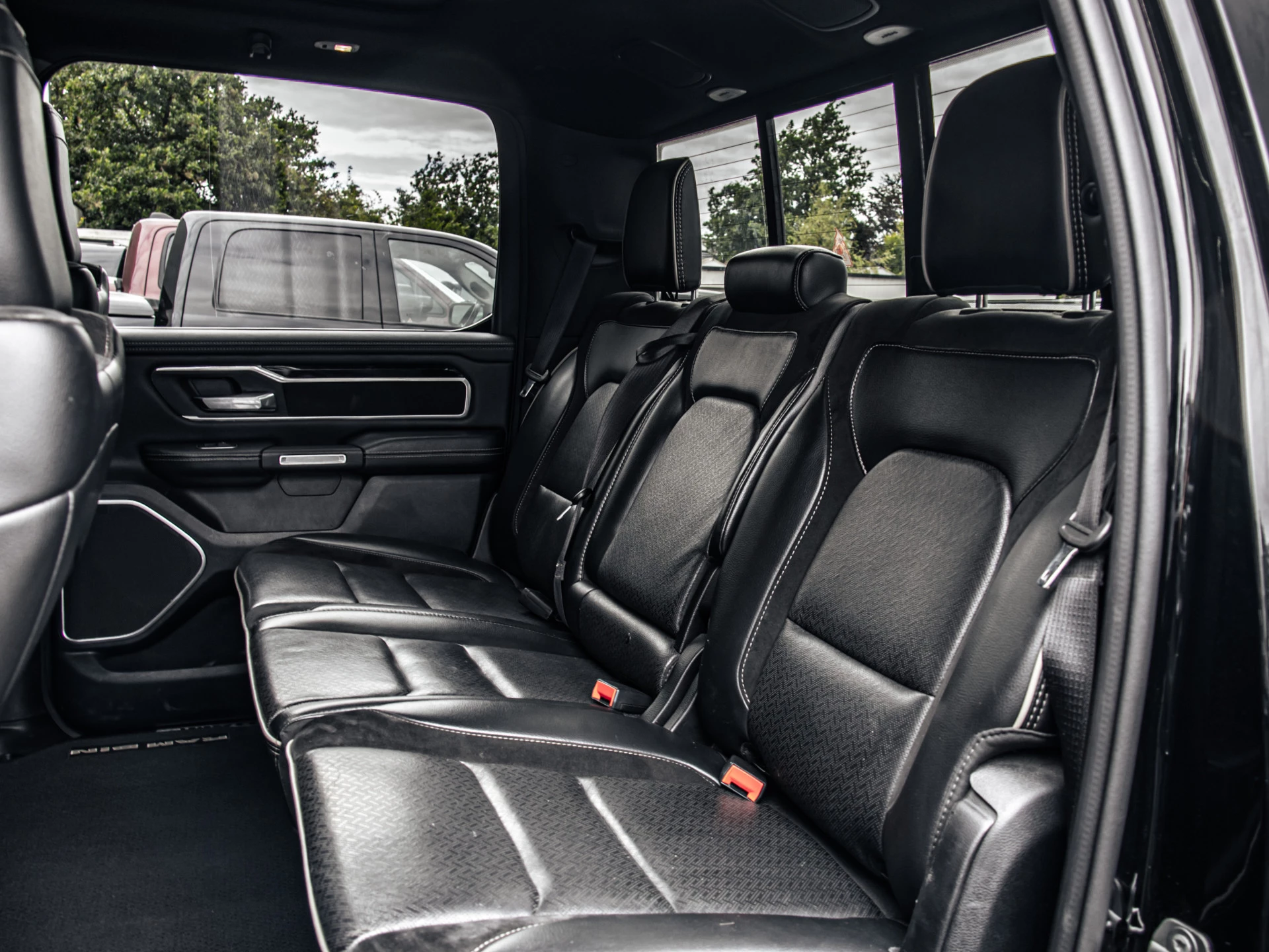 Dodge Ram 1500 2021 - 5.7 V8 4x4 Crew Cab Laramie obrázek 11