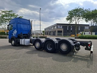 Scania R 2021 - NGS R650 V8 / 8X2 / RETARDER / TECHNICAL 80TON / 9TON FRONT AXLE / ONLY:687461 KM / LWDS / LEATHER / NAVI / FRIDGE / AUTOMATIC / EURO-6 / 2021 изображение 3