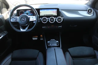 Mercedes-Benz B-Class 2019 - 180 AUT7 AMG LINE SFEER KEY-LESS GO CARPLAY <<43.554KM>> image 2 thumbnail