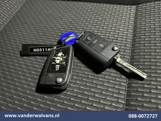 Volkswagen Transporter 2020 - 2.0 TDI L2H1 Euro6 Airco | Apple Carplay | Imperiaal | Cruisecontrol | Camera | Trekhaak image 18